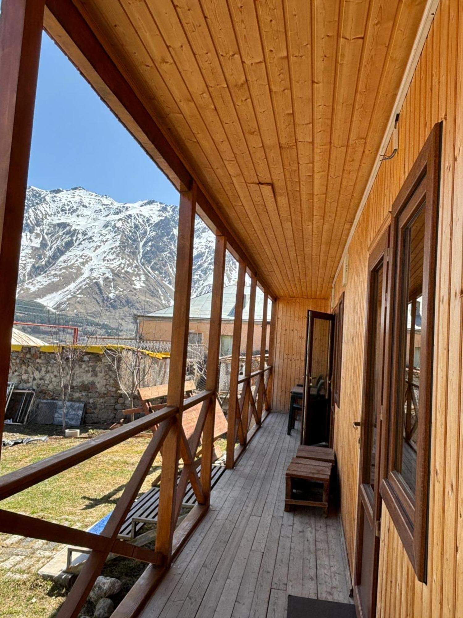 Family Hostel Nika Казбеги Екстериор снимка